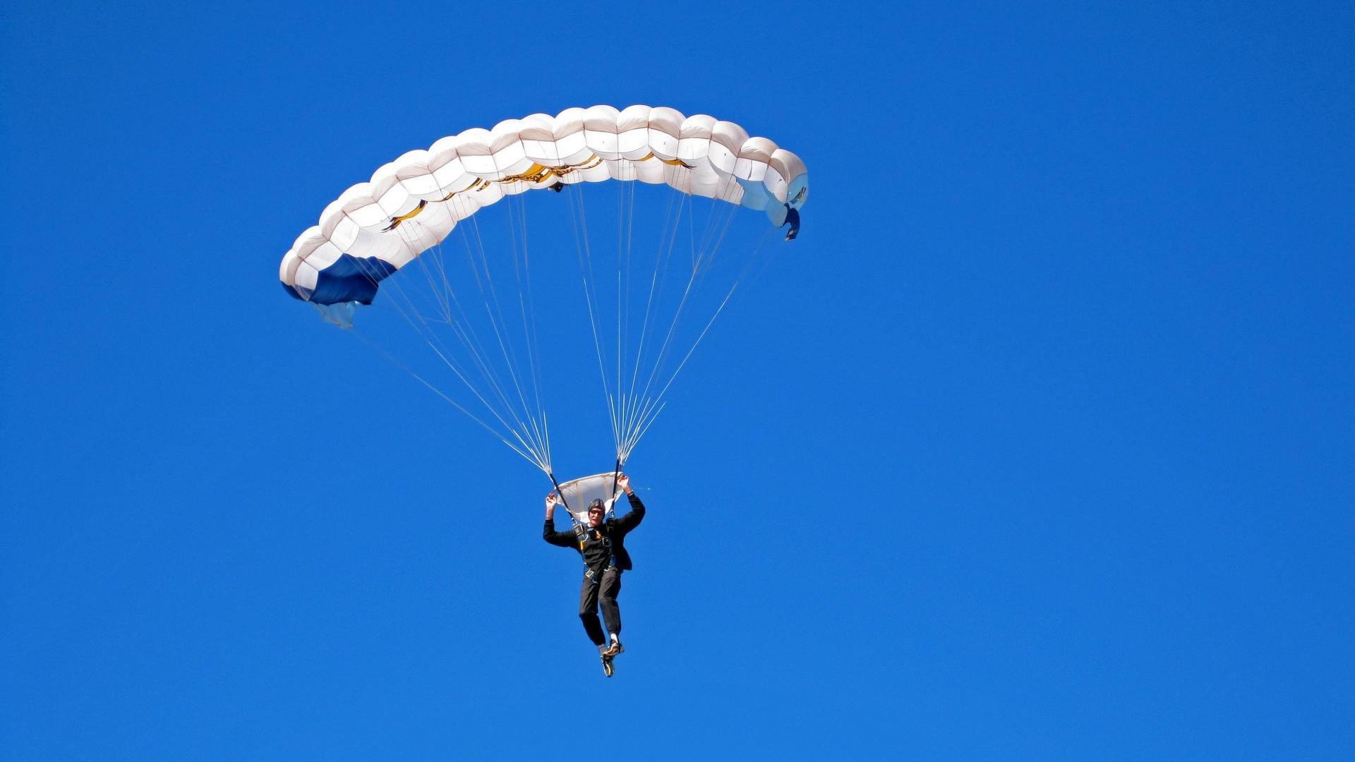 “顶级马拉松选手亮相武汉，赛场惊现新纪录”